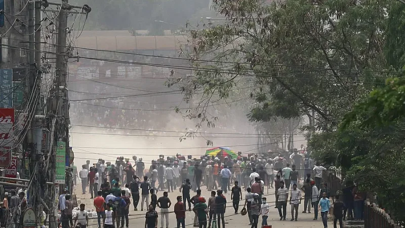 The clash broke out between Dhaka College students and New Market traders at around 11:00pm on 19 April