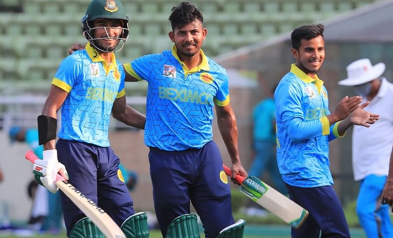 Abahani's Afif Hossain and Mosaddek Hossain celebrate after beating arh-rival Mohammedan at Sher-e-Bangla National Cricket Stadium on 5 April, 2022