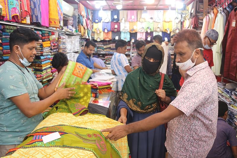 People rush towards nearby  shopping malls to buy their favourite dresses to celebrate Eid-ul-Fitr. The picture was taken from Ramghat area in Cumilla on 24 April.