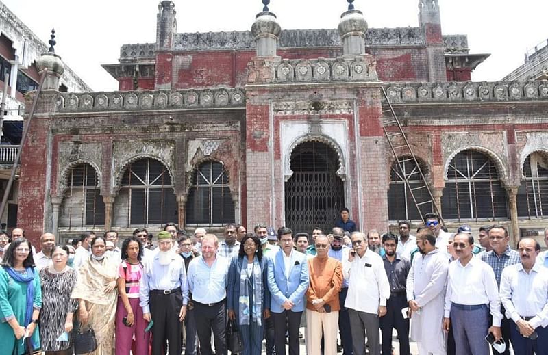 DSCC mayor Sheikh Fazle Noor Taposh and others in front of the Lalkuthi-Ruplal House in Dhaka on 23 May, 2022