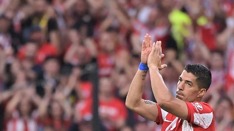 Atletico Madrid's Uruguayan forward Luis Suarez acknowledges the crowd prior to leaving the pitch during the Spanish league football match between Club Atletico de Madrid and Sevilla FC at the Wanda Metropolitano stadium in Madrid on 15 May, 2022