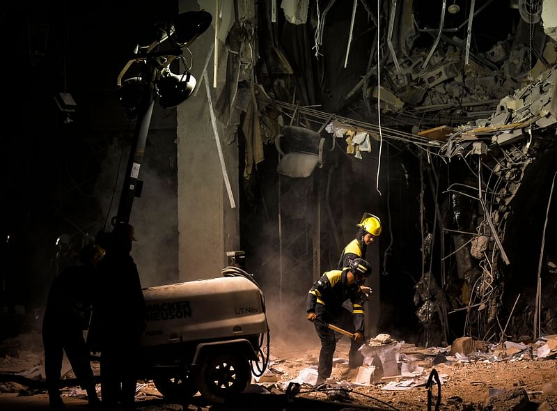 Firefighters and rescue workers remove debris from the ruins of the Saratoga Hotel, in Havana, on 8 May, 2022