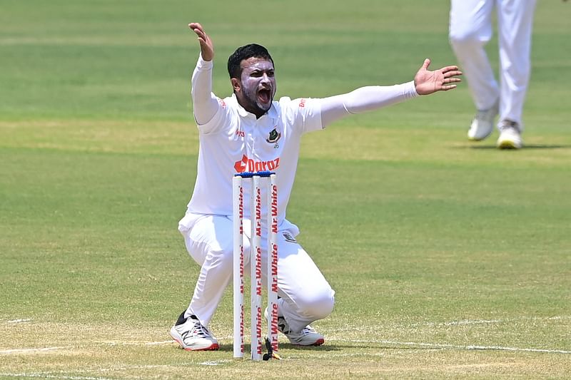 Shakib Al Hasan became a left-arm leg-spinner for a brief moment during the second day of the Chattogram Test against Sri Lanka on 16 May, 2022