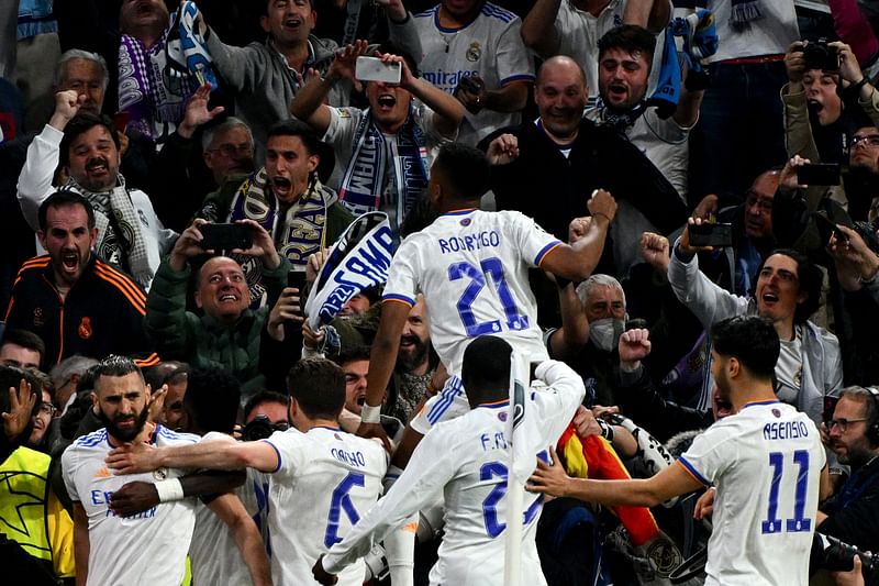 Real Madrid's French forward Karim Benzema (L) celebrates his goal during the UEFA Champions League semi-final second leg football match between Real Madrid CF and Manchester City at the Santiago Bernabeu stadium in Madrid on 4 May, 2022