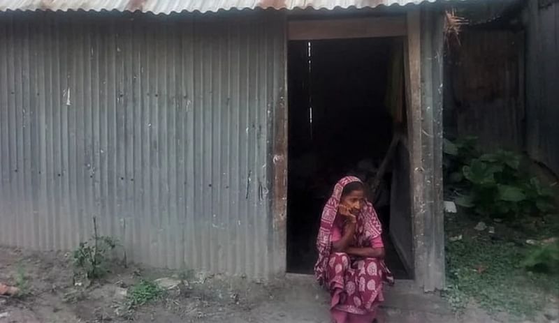 The residents of Hiran Nagar are completely deprived of the joy of life. Their lives are full of struggles to survive