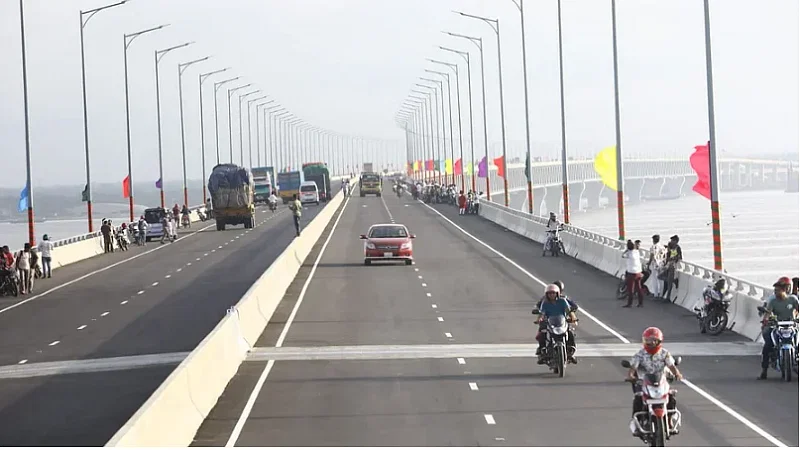 Vehicles on the Padma Bridge after it was opened to traffic on 26 June