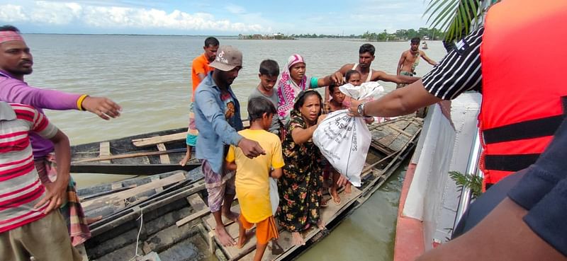 Volunteers providing relief packages in Sachna, Sunamganj on 24 June, 2022