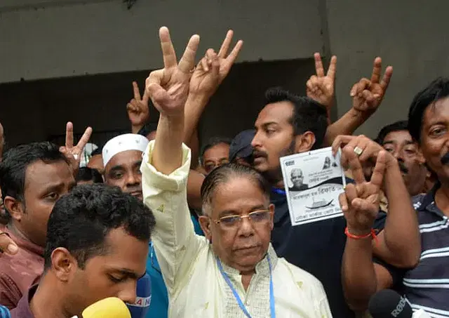 Awami League mayoral candidate Arfanul Haque along with his followers.