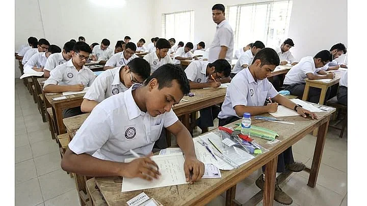 Candidates sit for SSC exam