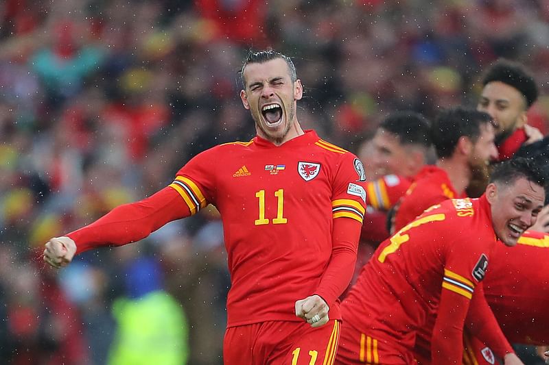 Wales' striker Gareth Bale (L) celebrates with teammates after winning the FIFA World Cup 2022 play-off final qualifier football match between Wales and Ukraine at the Cardiff City Stadium in Cardiff, south Wales, on 5 June, 2022