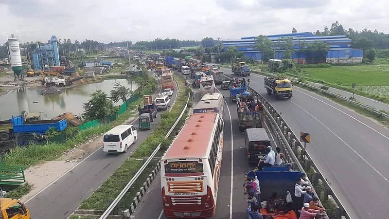 The tailback stretched from the east end of the bridge to the bypass area in Tangail town.