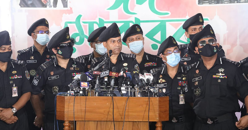 Colonel Md Quamrul Hasan, additional director general of the RAB speaking to the newspersons during a press conference at RAB's media centre in the capital's Karwan Bazar on Saturday