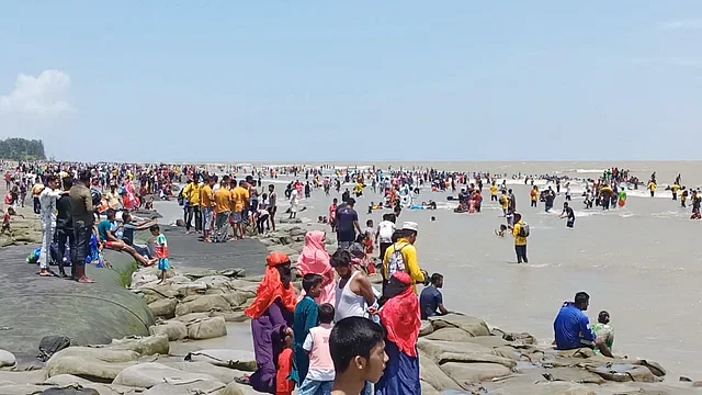 Tourists flock to the Kuakata sea beach during the Eid vacation