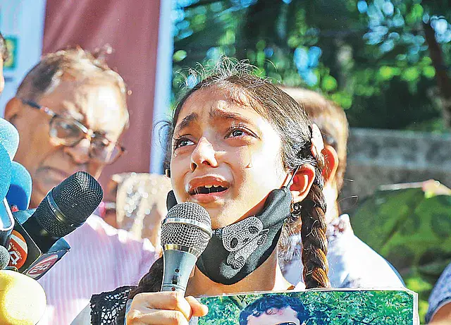 Adiba, daughter of missing Chhatra Dal leader parvez Hossain, speaks at a human chain programme staged by 'Mayer Daak' in front of the press club in the capital on 20 August, 2022