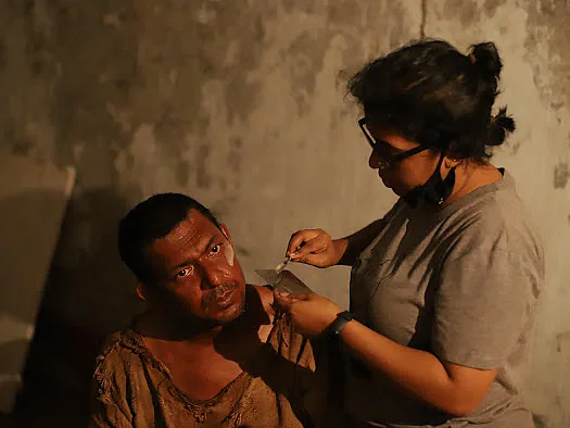 Atia Rahman, the makeup expert behind all the looks from
'Karagar' web series, busy with  Chancha Chowdhury's makeup.