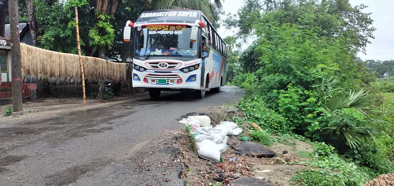 Matishagor area of Zajira on Dhaka-Shariatpur road.