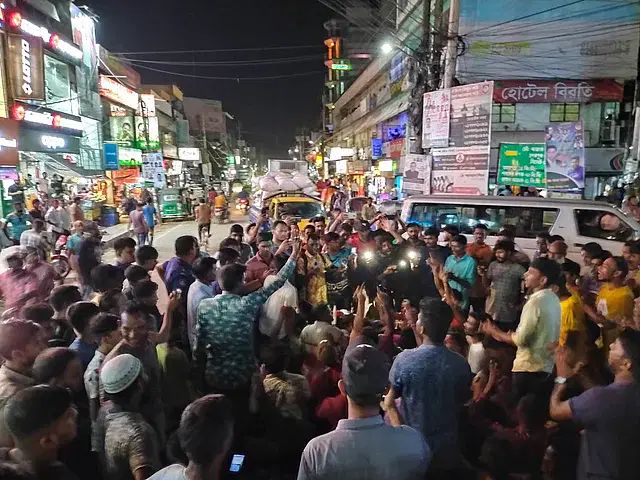 Tea garden workers have rejected the Tk 25 daily wage hike fixed by the government and vowed to continue their movement for a Tk 300 daily wage. The picture is taken from Choumohana of Sreemangal in Moulvibazar on Saturday.