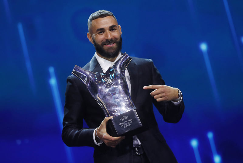 Real Madrid's Karim Benzema poses with the men's player of the year award at the 2021/22 UEFA Player of the Year Award ceremony at the Halic Congress Center, Istanbul, Turkey on 25 August, 2022