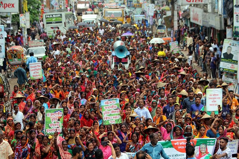 Tea garden workers observe strike across the country demanding to raise their daily wage to Tk 300 from existing Tk 120. They block Dhaka-Sylhet regional highway at Choumohona intersection, Sreemangal, Moulvibazar on 13 August 2020