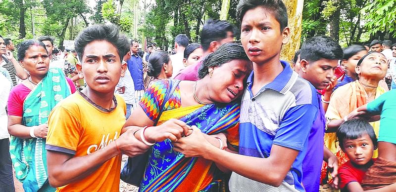 A woman wails as her son dies after a boat with about 100 on board capsize in Karatoya river in Boda upazila in Panchagarh on 25 September 2022.