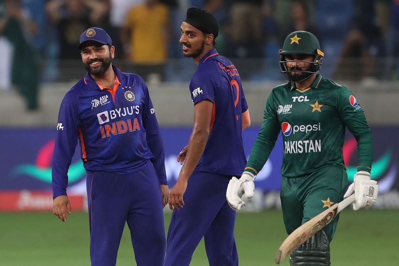 India's Arshdeep Singh (C) celebrates after dismissing Pakistan's Asif Ali (R) during the Asia Cup Twenty20 international cricket Super Four match between India and Pakistan at the Dubai International Cricket Stadium in Dubai on 4 September, 2022