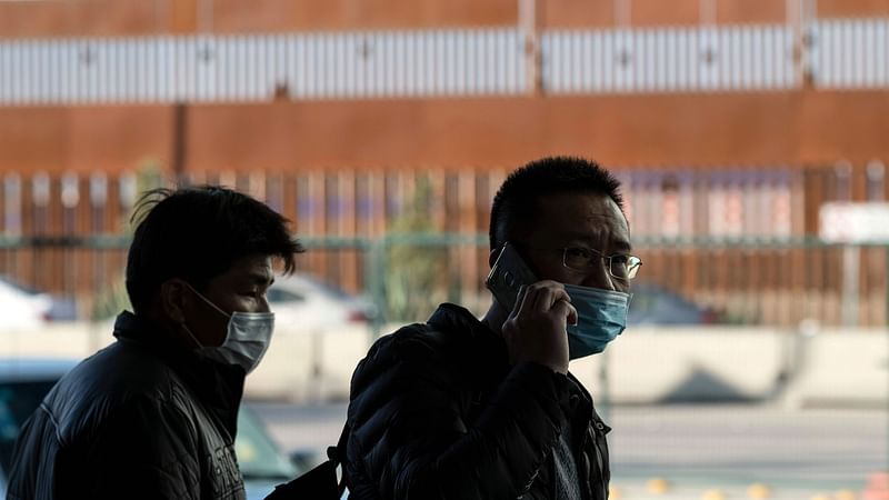 Two Chinese people wearing masks on their way to office