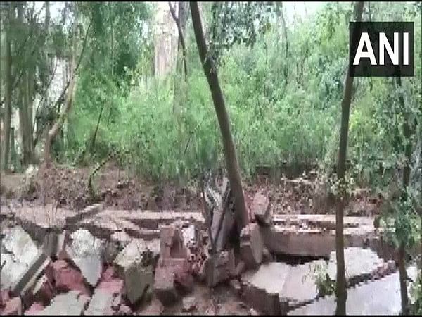 Lucknow wall collapse