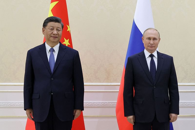 China's President Xi Jinping and Russian President Vladimir Putin pose with Mongolia's President during their trilateral meeting on the sidelines of the Shanghai Cooperation Organisation (SCO) leaders' summit in Samarkand on 15 September, 2022