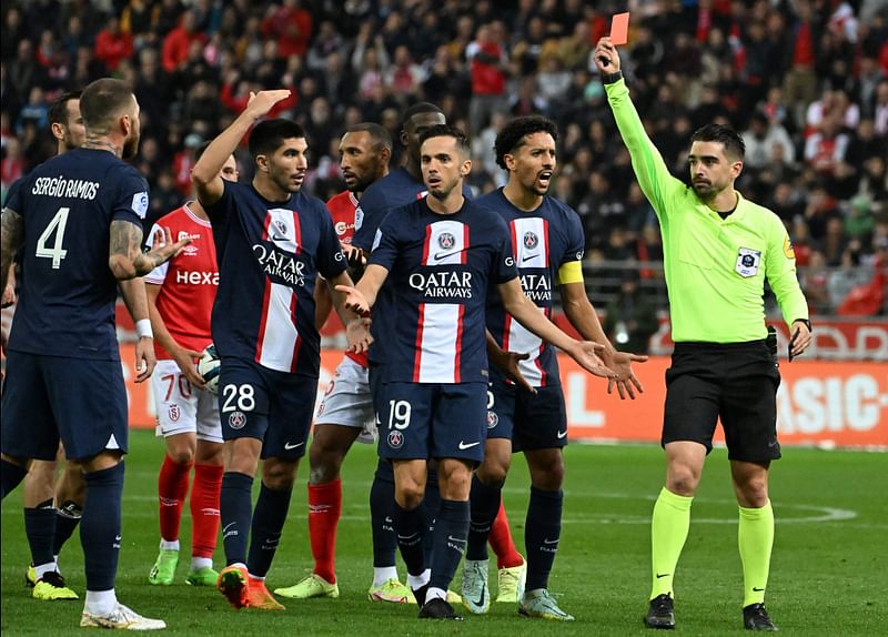 Paris Saint-Germain's Spanish defender Sergio Ramos (L) receives a red card from French referee Pierre Gaillouste (R) during the French Ligue 1 match between Stade de Reims and Paris Saint-Germain (PSG) at Stade Auguste-Delaune in Reims, northern France on 8 October, 2022