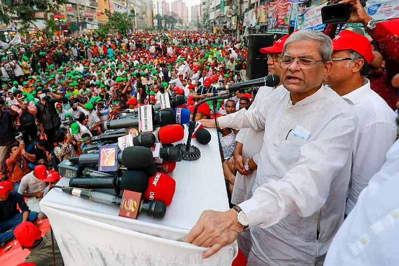 BNP secretary general Mirza Fakhrul Islam Alamgir speaks at a rally organised by Jubo Dal on its 44th founding anniversary on 27 October 2022