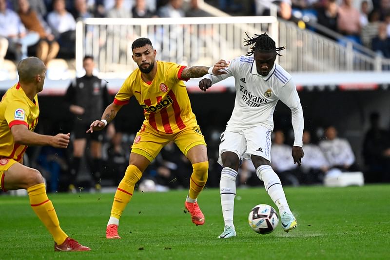 Girona's Argentinian forward Valentin Castellanos (L) vies with Real Madrid's French midfielder Eduardo Camavinga during the Spanish league football match between Real Madrid CF and Girona FC at the Santiago Bernabeu stadium in Madrid on 30 October, 2022