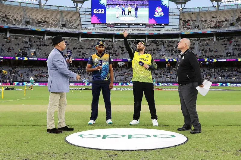 Australia captain Aaron Finch flips the coin as Sri Lanka captain Dasun Shanaka looks on during the toss ahead of the Super 12 match of the ICC Twenty20 World Cup in Perth on 25 October, 2022