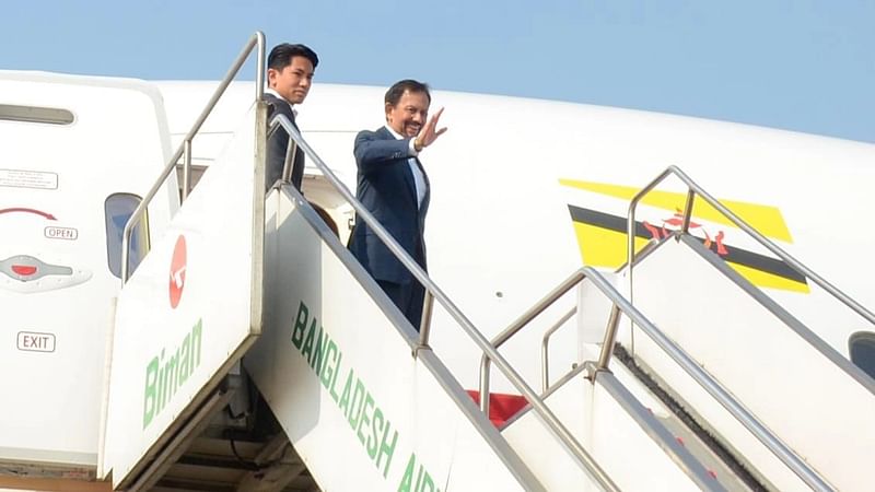 Sultan of Brunei Haji Hassanal Bolkiah Mu'izzaddin Waddaulah leaves Dhaka for his country by a special VVIP flight on 17 October, 2022