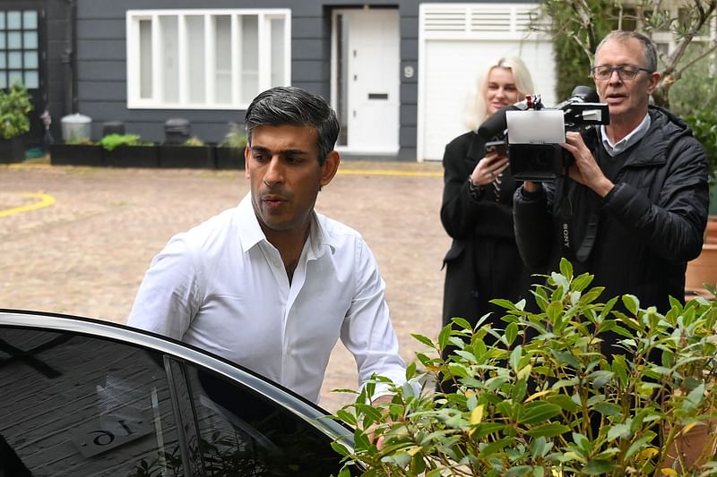 Members of the media film Britain's former Chancellor of the Exchequer, Conservative MP, Rishi Sunak arriving back at his home in London on 22 October, 2022