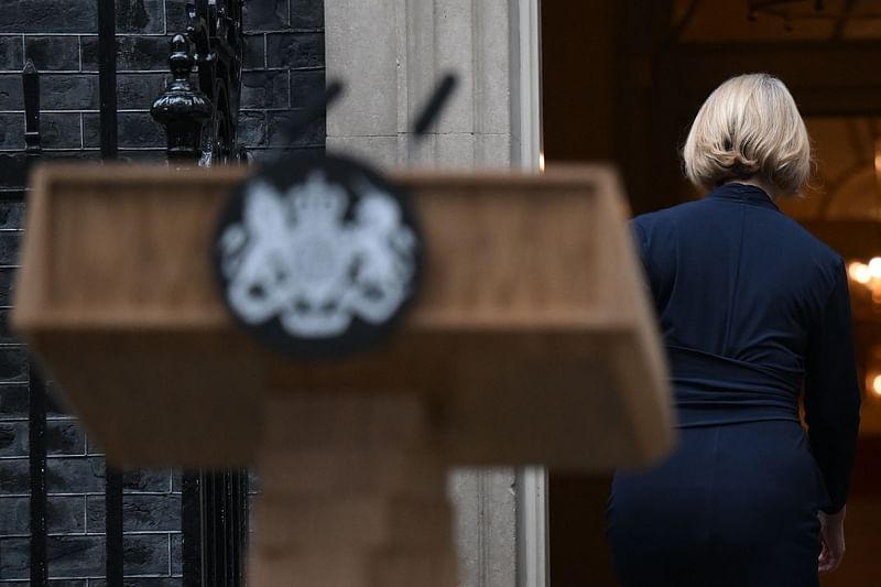 Britain's prime minister Liz Truss get inside 10 Downing Street, in central London, on 20 October , 2022 following a statement to announce her resignation. British Prime Minister Liz Truss announced her resignation on after just six weeks in office that looked like a descent into hell, triggering a new internal election within the Conservative Party