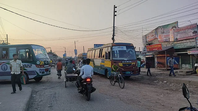 Buses on all routes have resumed operating from Khulna after 36 hours. Rupsha bus stand on Saturday afternoon