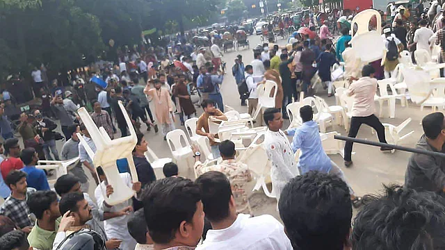 Chhatra League attacked the meeting in commemoration of BUET student Abrar Fahad organised by Chhatra Adhikar Parishad