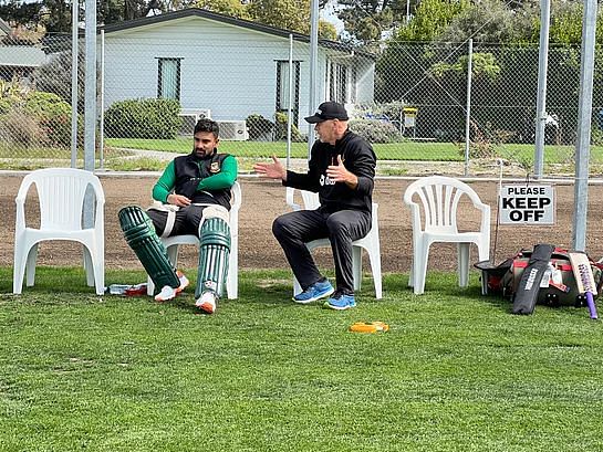 Bangladesh batting coach Jamie Siddons chats with Liton Das in Lincoln, New Zealand on 4 October, 2022