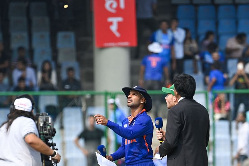 South Africa's captain David Miller (2R) and India's captain Shikar Dhawan (C) gesture during the toss at the start of the third and final one-day international (ODI) cricket match between India and South Africa at the Arun Jaitley Stadium in New Delhi on 11 October, 2022