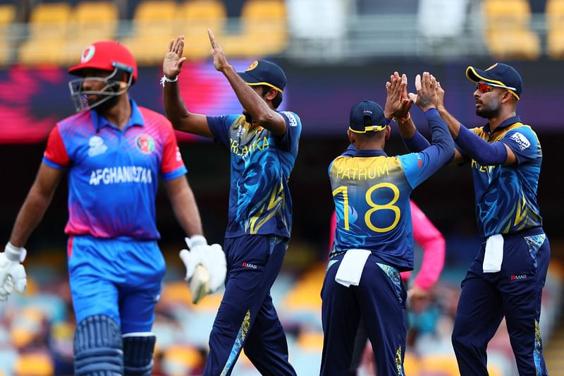 Sri Lanka players celebrate the wicket of Afghanistan's Usman Ghani (L) during the ICC men's Twenty20 World Cup 2022 cricket match between Afghanistan and Sri Lanka at The Gabba on 1 November, 2022