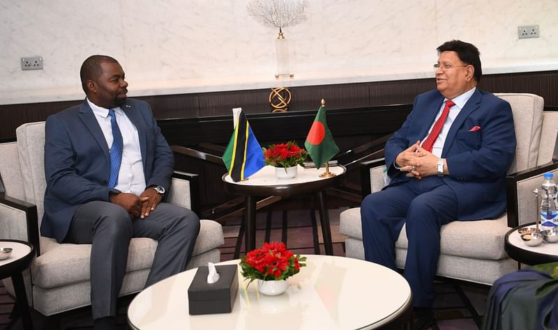 Tanzania’s Blue Economy and Fisheries Minister Suleiman Masoud (L) Makame calls on Foreign Minister AK Abdul Momen on 23 November 2022