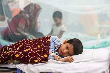 Seven year-old Afif Al Kazyal lying on a hospital bed with dengue. Photo taken from Shishu hospital