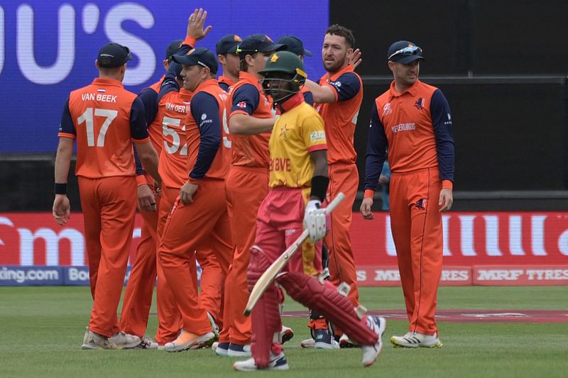 Zimbabwe's Wessly Madhevere (C) walks off the field as Netherlands' players celebrate his wicket during the ICC men's Twenty20 World Cup 2022 match between Netherlands and Zimbabwe at the Adelaide Oval on 2 November, 2022 in Adelaide