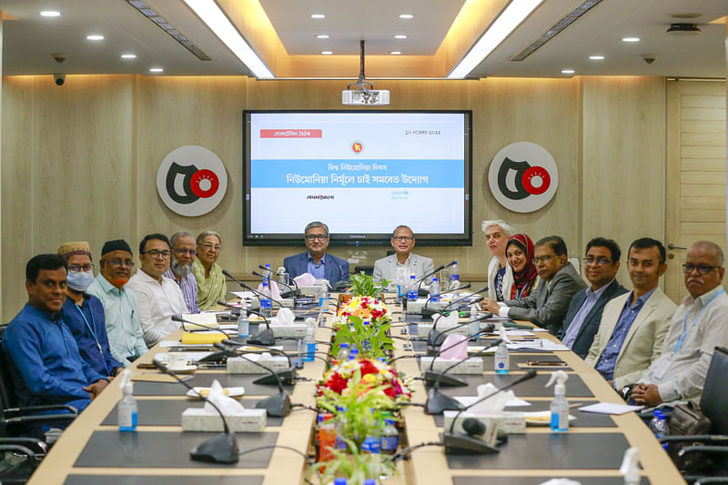 Guests at a roundtable ahead of World Pneumonia Day, held at Prothom Alo office on Thursday, 10 November, 2022.