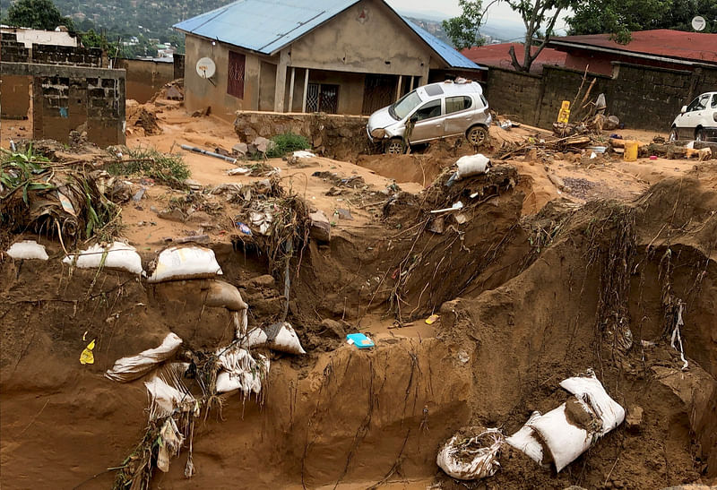 A car is seen stuck after heavy rains caused floods and landslides, on the outskirts of Kinshasa, Democratic Republic of Congo 13 December, 2022