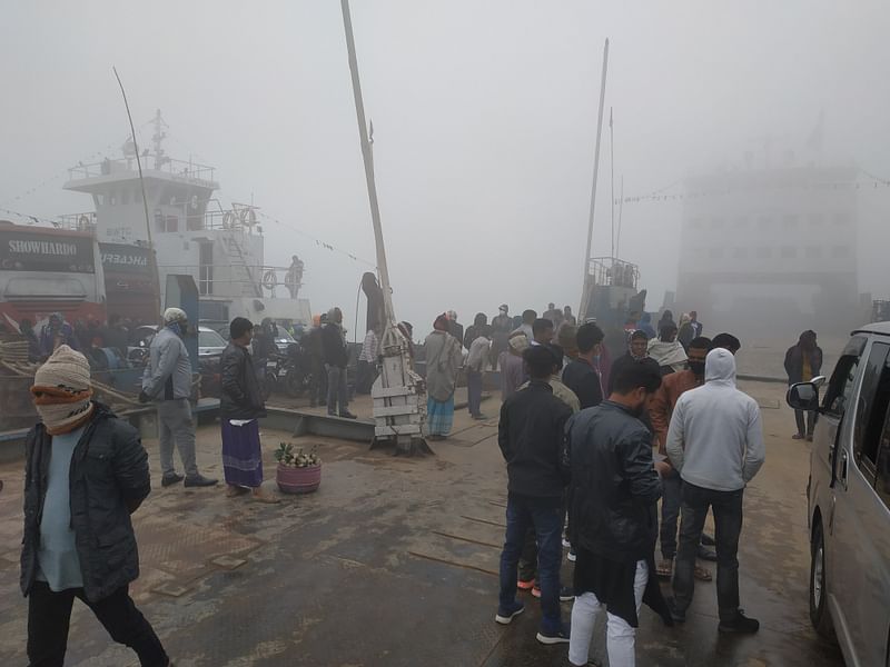 Dense fog disrupts Daulatdia-Paturia ferry services