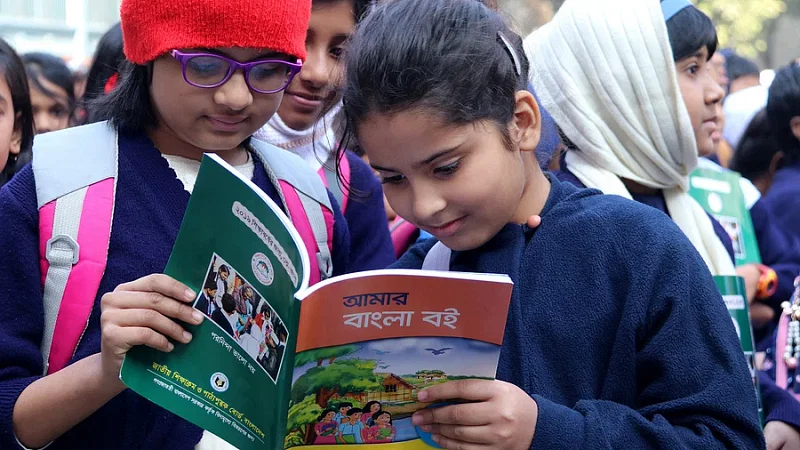 Students with new textbooks