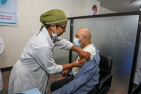 A health worker administers the fourth corona vaccine dose on a person at the Kurmitola General Hospital on Tuesday, 20 December, 2022.