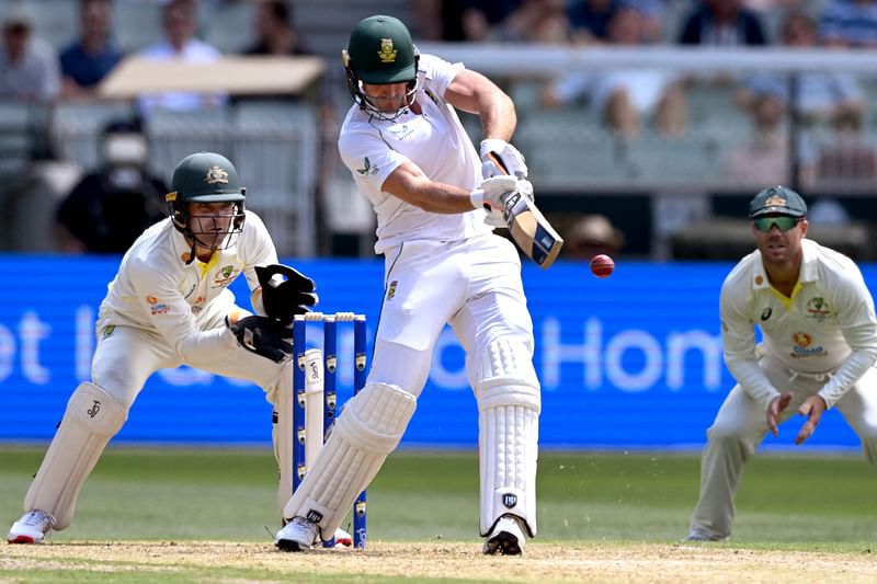 South African batsman Theunis de Bruyn (C) swings a ball away on the first day of the second cricket Test match between Australia and South Africa at the MCG in Melbourne on 26 December, 2022.