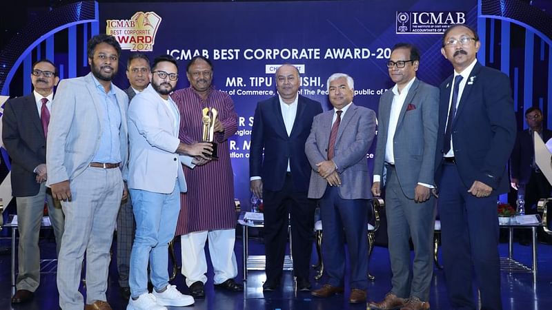 Commerce minister Tipu Munshi hands over ICMAB best Corporate Award to Walton managing director Golam Murshed.